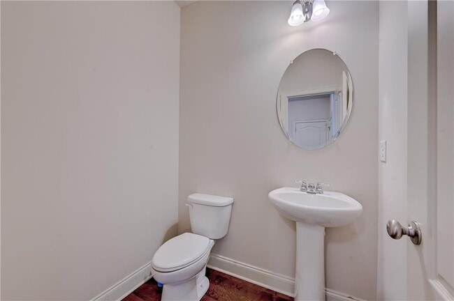 Building Photo - 2396 Whiteoak Dr SE