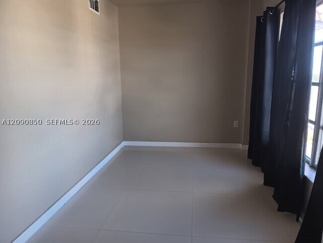 Foto del edificio - 4174 Inverrary Dr