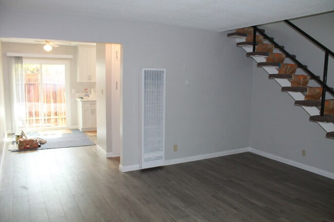 Building Photo - 925 N Cordova St