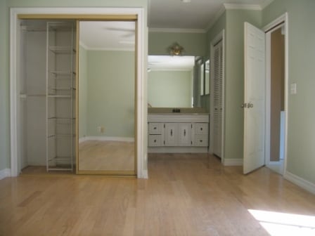 Building Photo - 6943 Balcom Ave