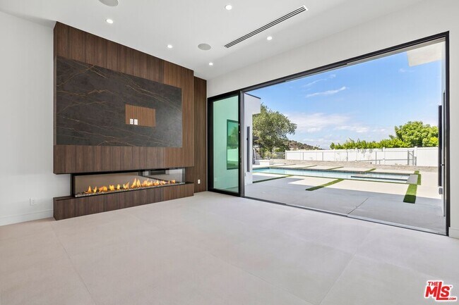 Foto del edificio - 16851 Encino Hills Dr