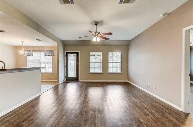 Building Photo - 2304 Arrowhead Dr