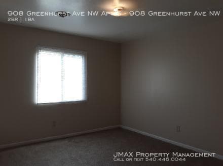 Building Photo - Two bedroom apartment move in ready