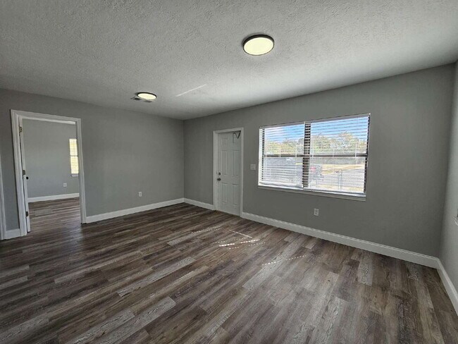 Foto del edificio - Fully fenced in Titusville