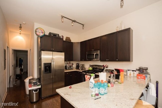 Foto del edificio - 1746 W Division St