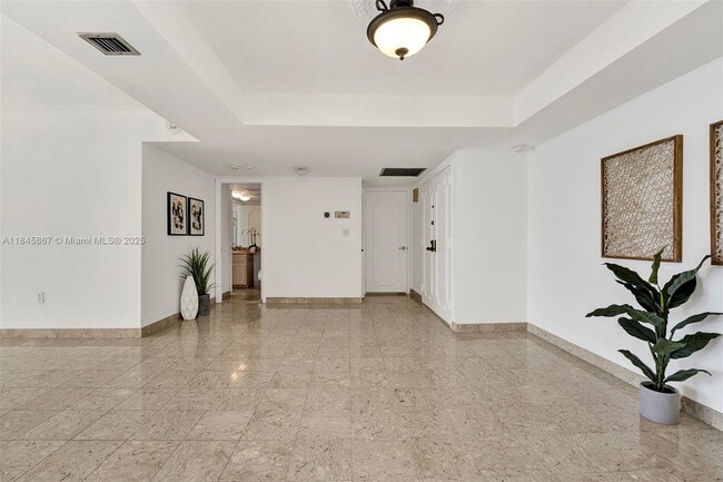 Building Photo - 2 Grove Isle Dr