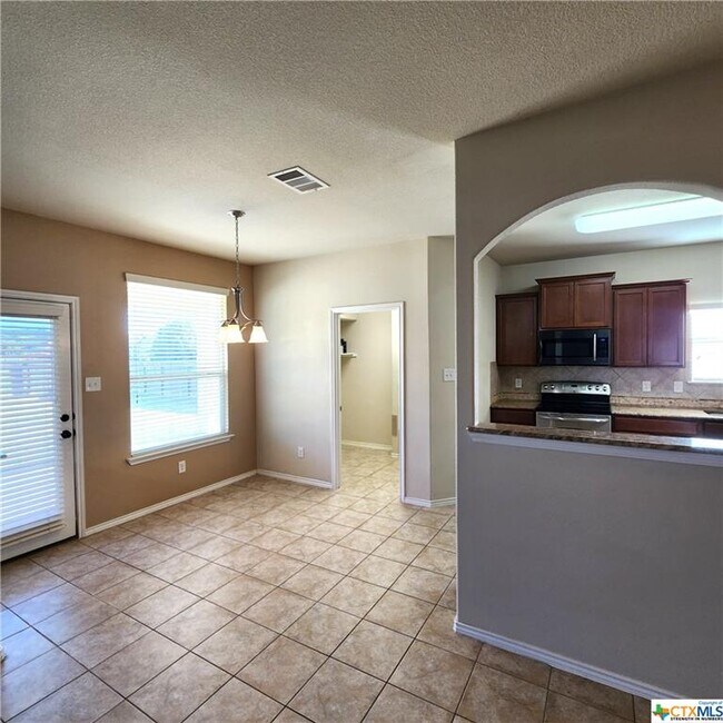 Building Photo - 501 Rowdy Dr