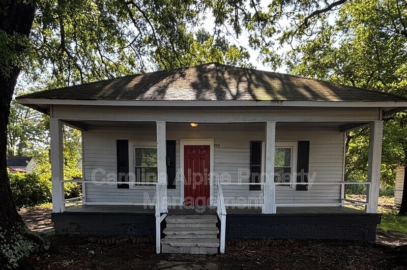 Primary Photo - 713 Smith St