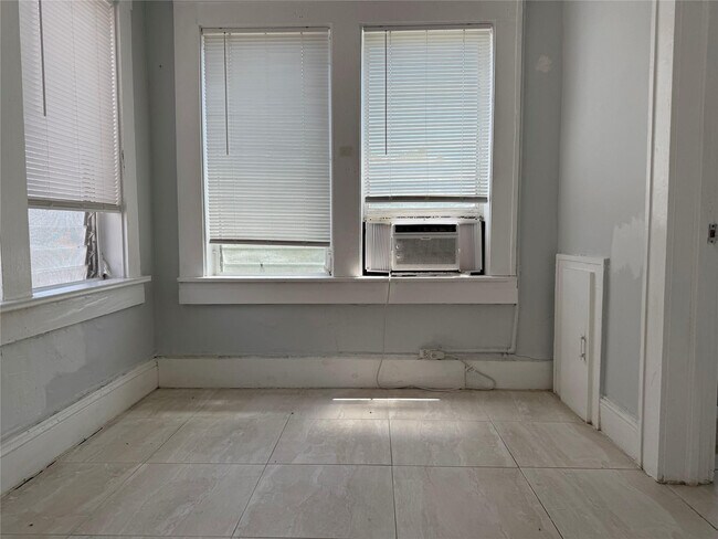 Foto del edificio - 1621 Van Buren St