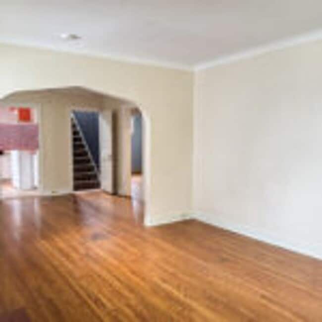 Building Photo - 1307 N 20th Ave E