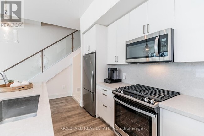 Photo du bâtiment - 3771-3771 Riva Ave