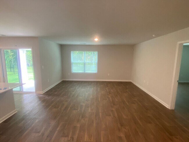 Foto del edificio - Available NOW!!