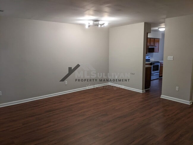 Building Photo - 608 Kendall Dr
