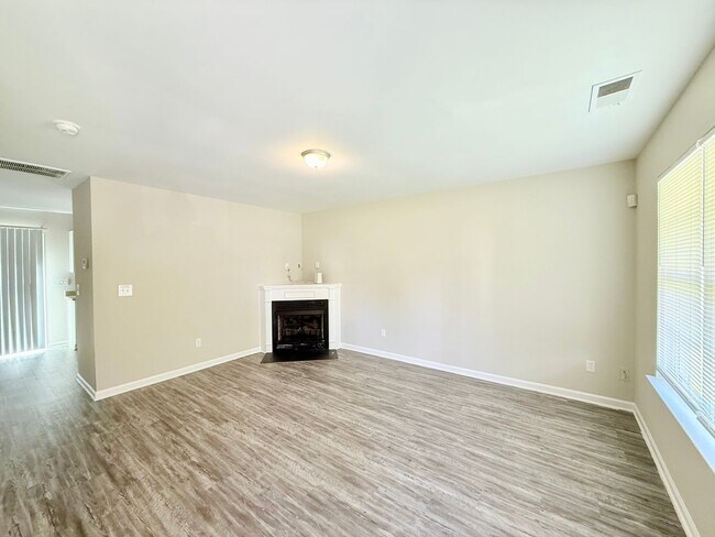 Foto del edificio - 5420 Henderson Oaks Dr