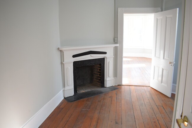 Building Photo - 215 N 5th Ave