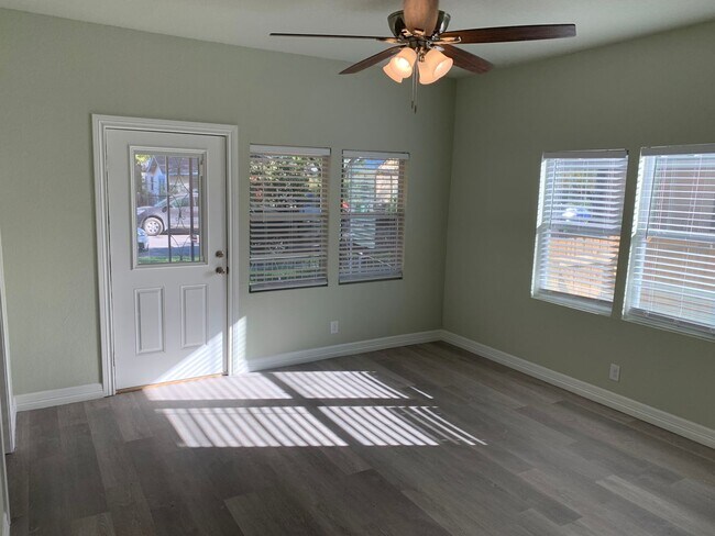 Foto del edificio - **MOVE - IN SPECIAL** MUST SEE!! Beautiful...