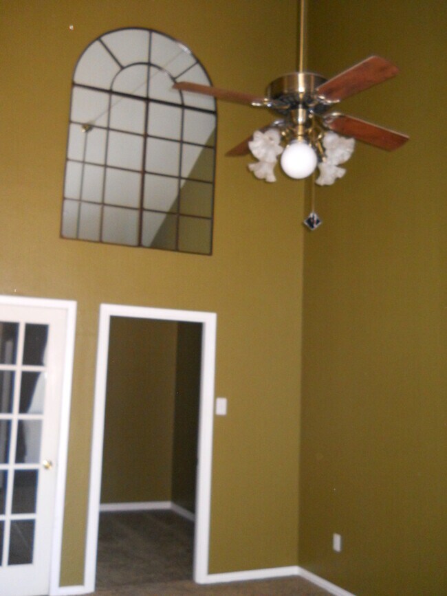 Building Photo - 3182 Chimney Cir