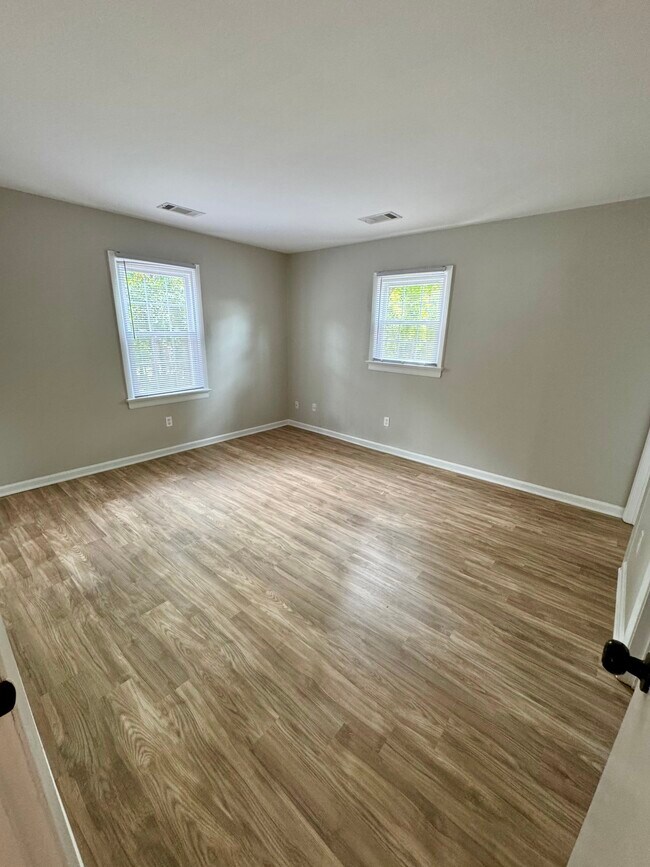 Dormitorio principal (muebles añadidos posteriormente) - 202 Huntington Ln