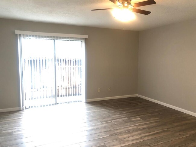Building Photo - 1811 Briarcreek Blvd