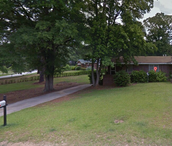 Foto del edificio - 8227-8233 Lakeview Dr SW