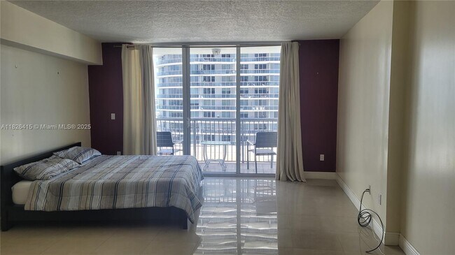 Foto del edificio - 1750 N Bayshore Dr