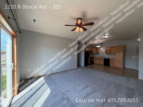 Building Photo - 2220 Devon Ave
