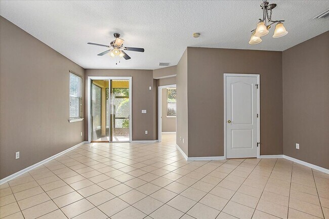Foto del edificio - Beautiful Townhouse on preserve in highly ...