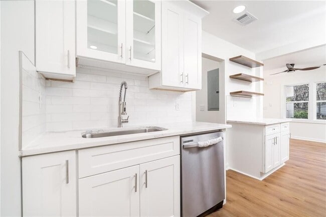 Foto del edificio - 2215 Gordon Cir