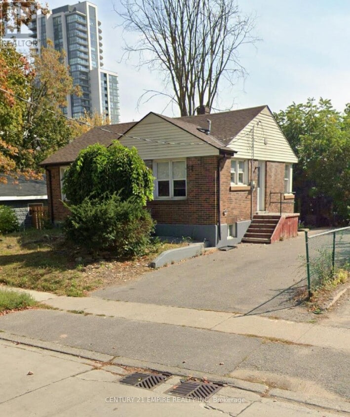 Primary Photo - 65 Nelson St E