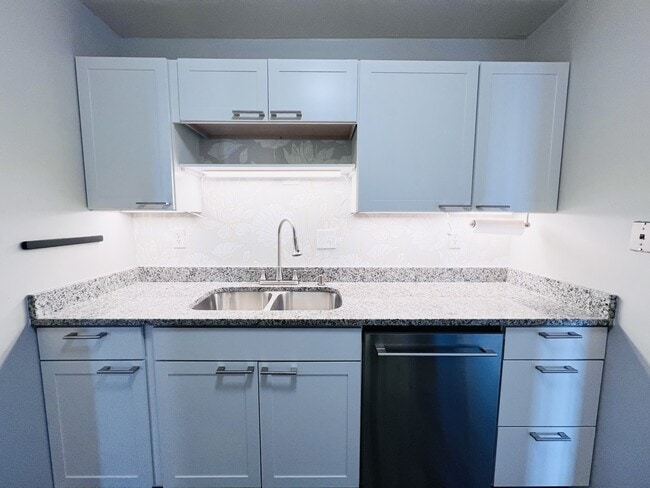 Building Photo - 710 E 200 S