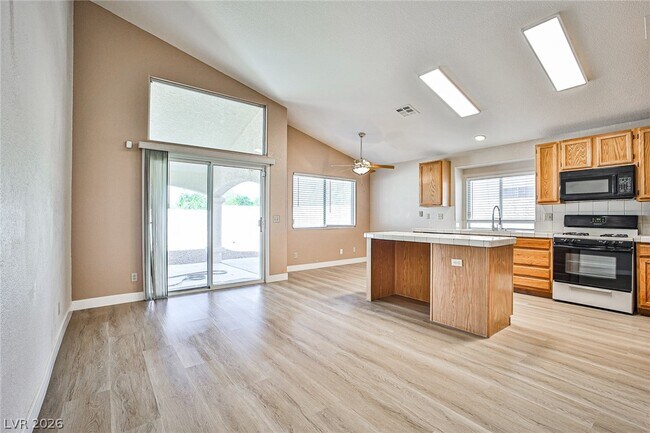 Foto del edificio - 3923 Mountain Birch St