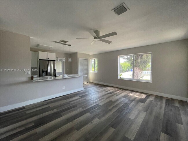 Foto del edificio - 631 SW 28th Terrace