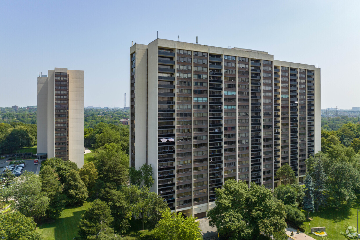 Primary Photo - 55-65 Wynford Heights Cres