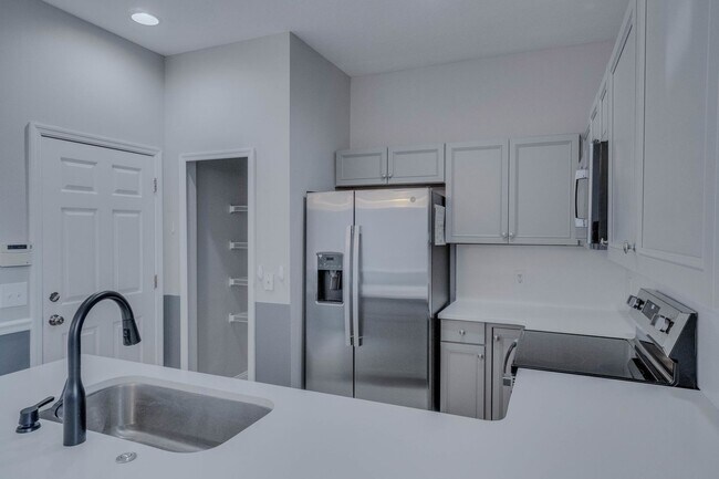 Building Photo - Stunning, fully updated 3/2.5 townhouse in...