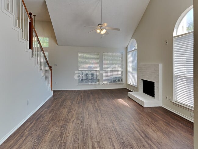 Building Photo - 830 Greenridge Dr