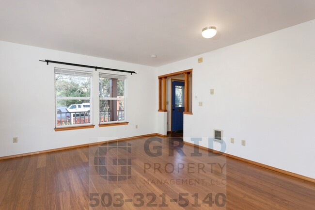 Building Photo - Charming 3 Bedroom Craftsman - Located nea...