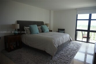 Building Photo - 1121 Crandon Blvd