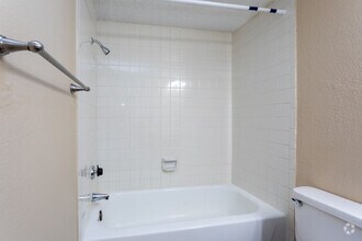 2BR, 2BA - 960 SF - Quail Run Apartments