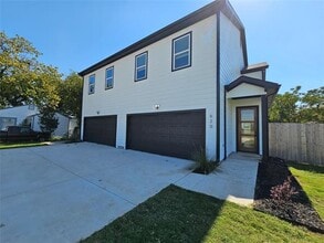 Building Photo - 620 W Avenue F
