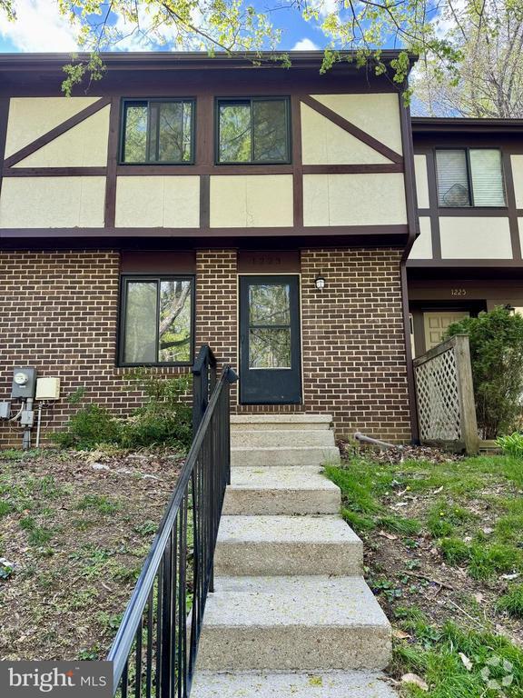 Building Photo - 1223 Springwood Ct