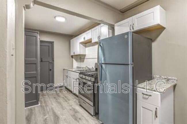 Foto del edificio - 807 Clara Ave