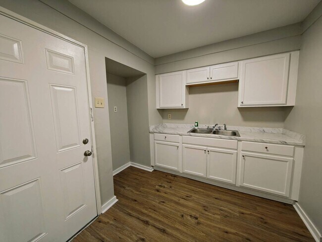 Photo - Beautifully updated home in U of M!