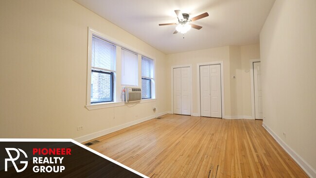 Foto del edificio - 3732 N Pine Grove Ave