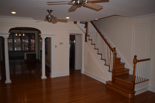 Building Photo - Regal Rowhome! 3 Beautiful Finished Levels!