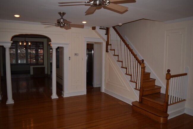 Foto del edificio - Regal Rowhome! 3 Beautiful Finished Levels!