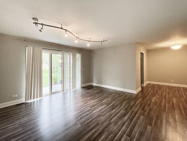 Building Photo - 1152 Middlebury Ln