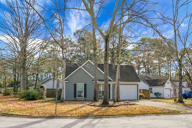 Building Photo - Charming 3 Bedroom 2 bathroom ready for you to call home!