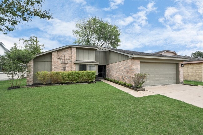 Building Photo - 1207 Park Knoll Ln