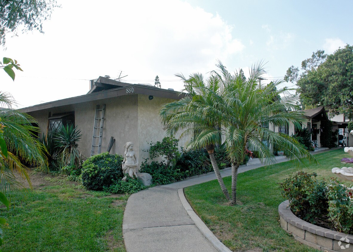 Primary Photo - 880 S Sherman Ave