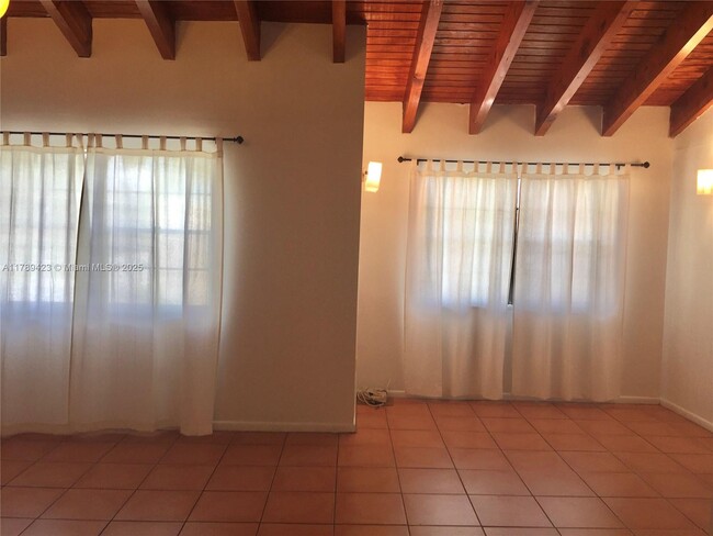 Foto del edificio - 830 NW 106th Ave
